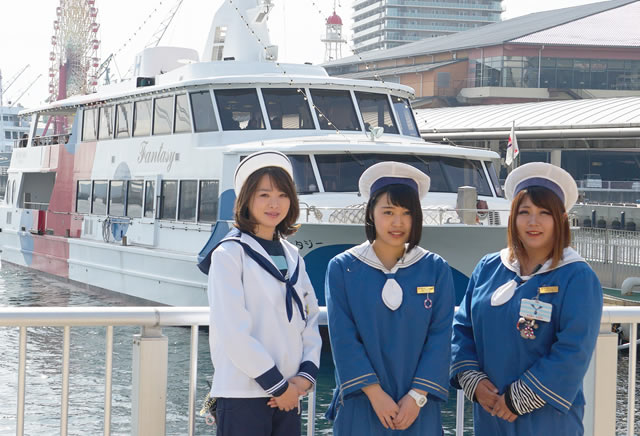 ファンタジー号を支える女性社員｡浜床美里さん(左)は企画運営を通じて船を盛り上げています